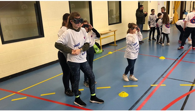 "Bouge la main dans le Chapeau"