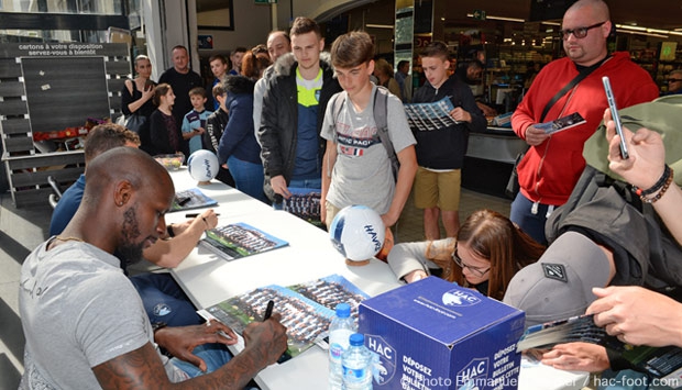 Un beau succès pour la séance de dédicaces chez Systeme U